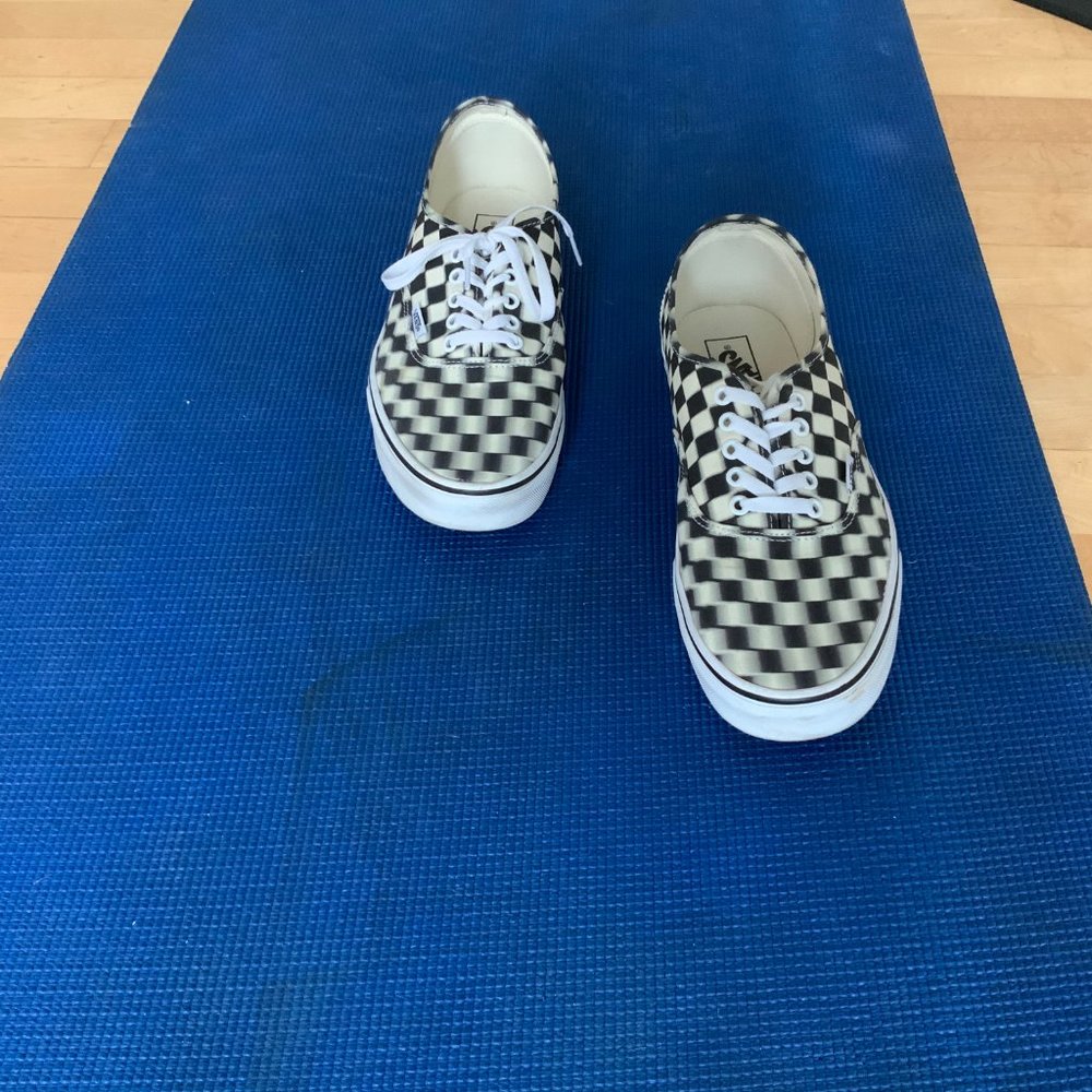 VANS - Picture 2 of 4